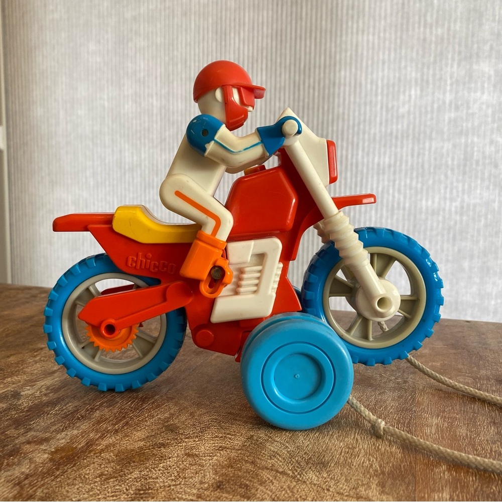 ☘️Vintage 1980’s Chicco pull toy motorcycle